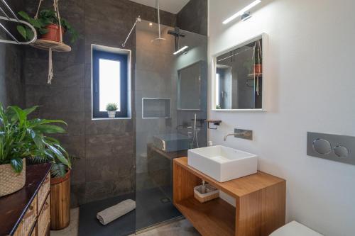 a bathroom with a sink and a mirror at BaliHouse by Aura Collection in La Oliva