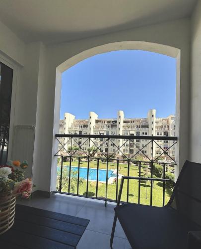 Apartamento Moderno con Piscina y Aparcamiento