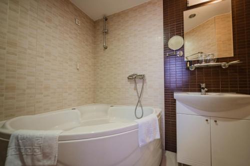 Bilik mandi di Hotel Beograd