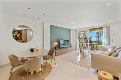 REF 2032 Renovated apartment-Sea view -Ideal for conferences and vacations