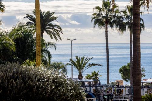 REF 2032 Renovated apartment-Sea view -Ideal for conferences and vacations