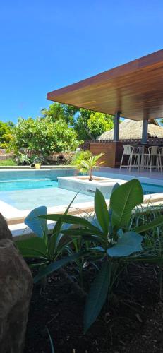 a view of a swimming pool with a house at Villa Noa Vai in Hauru