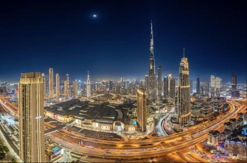 Private Room in Luxurious Apartment with Burj Khalifa View in Downtown