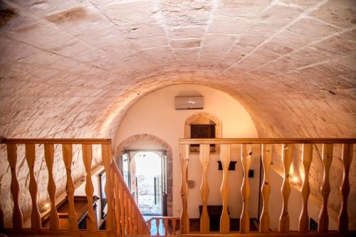 a room with a staircase in a building at Feudo Bauly in Palazzolo Acreide