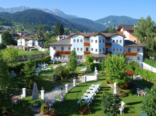 Ein allgemeiner Bergblick oder ein Berglick von des Hotels aus