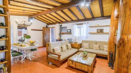 Entreolivos Casa y Cabaña Cijuela by Ruralidays