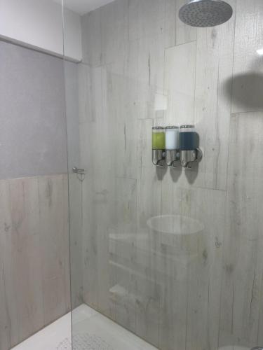 a bathroom with a shower with a glass door at Altos de Centro Chivilcoy 6 in Chivilcoy