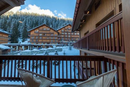 a view from a balcony of a lodge with two chairs at Les Lauzes 32-46 in Mussillon