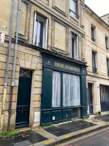 Appartement typique et insolite - coeur bordeaux - 1 chambre - 3 lits - 6 p