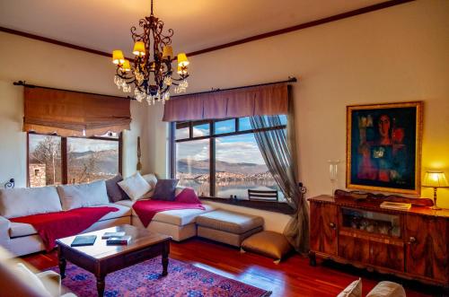 Το σπιτι της Ελευθερίας και της Σοφίας