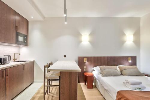 Sublime refurbished studio
