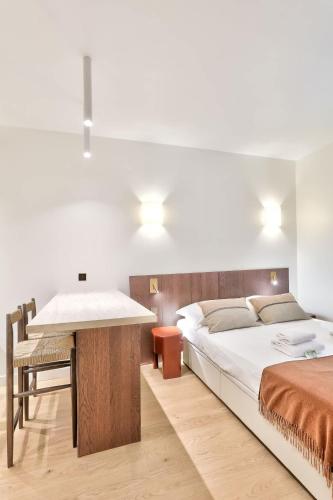 Sublime refurbished studio