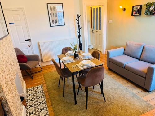 a living room with a table and a couch at Cecil House, Stylish 2 Bed, Sleeps 5, Close to Cathedral & Castle, ideal for groups or Families, Parking x2 in Lincoln