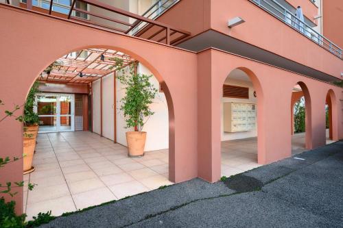 LX193 Grand lumineux terrasse piscine - Parking