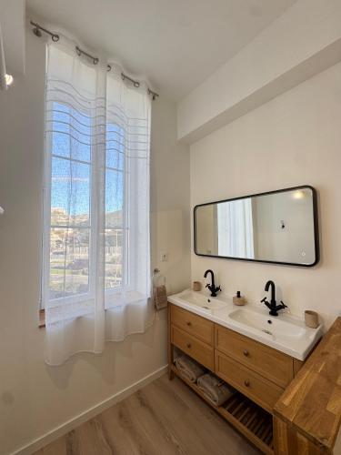 a bathroom with a sink and a mirror at La Bastide des Trembles- Hôtel particulier avec piscine proche IPC et Vélodrome in Marseille