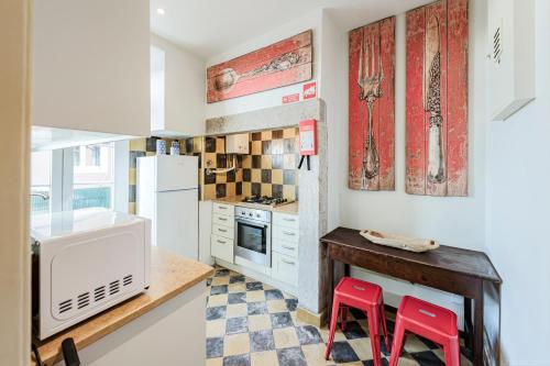 Tagus Views - 2BR Alfama Castle - Historic Gem