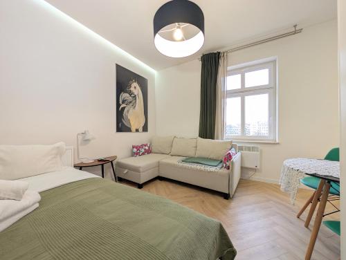 Rozbrat Green Point Apartment by BookingHost