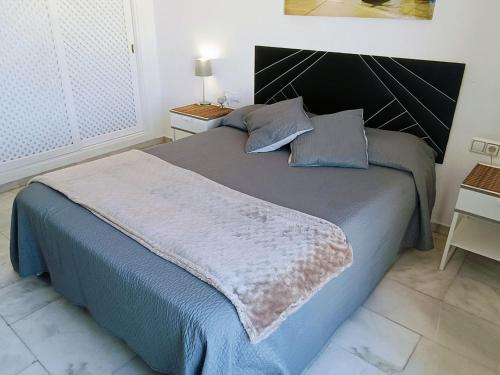 Apartment Wunderschöne Wohnung in Puerto Marina G204 by Interhome