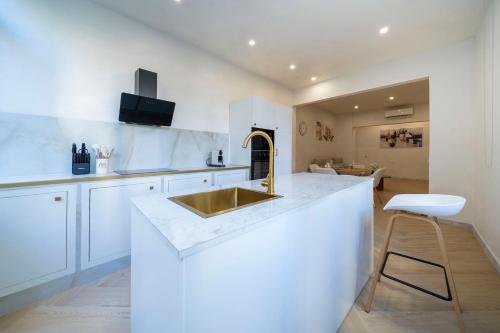Spacious Two Bedroom Design Apartment near Circo Massimo Rome