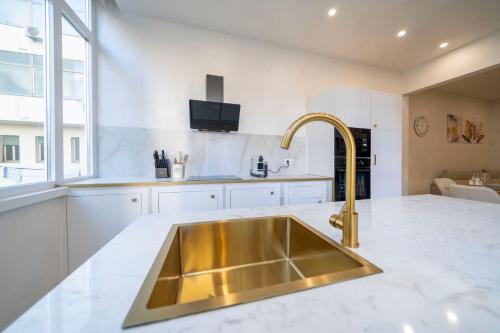 Spacious Two Bedroom Design Apartment near Circo Massimo Rome