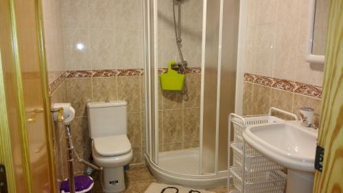 a bathroom with a shower and a toilet and a sink at Apartamento Tosca Mar in Moraira
