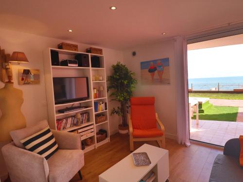 Magnifique 2 pièces rénové avec terrasse et accès plage - FR-1-472A-268