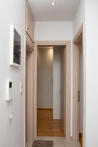 E25 by SpitiSou
