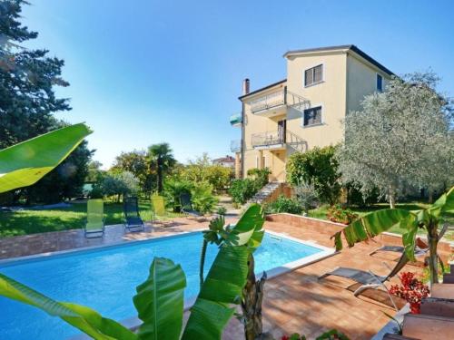 Apartment Nettes Appartement in Valica mit Großem Garten by Interhome