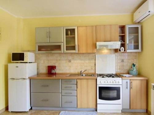 Apartment Appartement in Đuba mit Privater Terrasse by Interhome