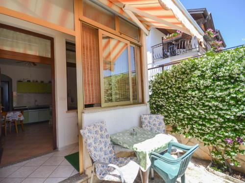 Apartment Vinka 2 mit Terrasse by Interhome
