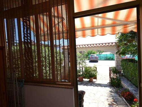 Apartment Vinka 2 mit Terrasse by Interhome