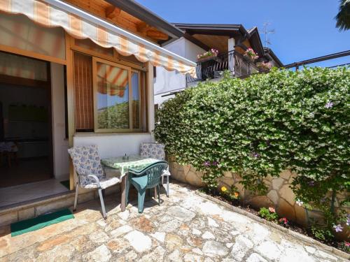 Apartment Vinka 2 mit Terrasse by Interhome