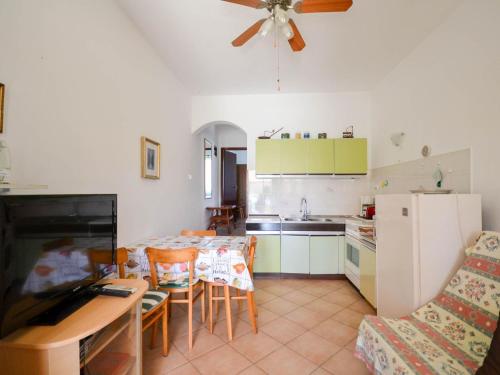 Apartment Vinka 2 mit Terrasse by Interhome