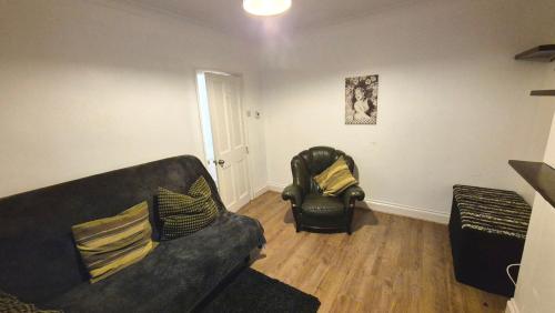 a living room with a couch and a chair at Mayfield , 2 bed slp 6 Roomy dog friendly Gosport town house in Gosport