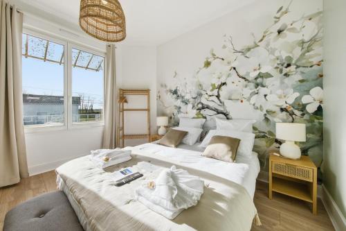 a bedroom with a large bed with a flower wall at L'écrin fleuri in Allerey