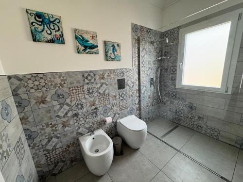 a bathroom with a urinal and a toilet in it at Lux Maris in Mazara del Vallo