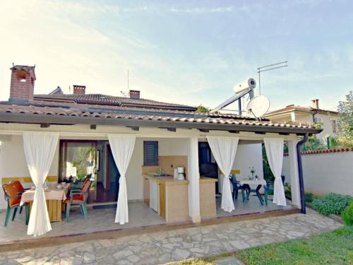 Apartment Vedrana 4 by Interhome