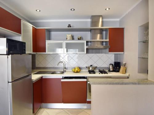 Apartment Große Wohnung in Umag mit Terrasse und Grill by Interhome