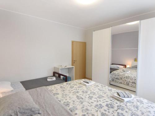 Apartment Große Wohnung in Umag mit Terrasse und Grill by Interhome