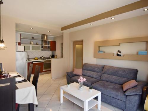 Apartment Große Wohnung in Umag mit Terrasse und Grill by Interhome