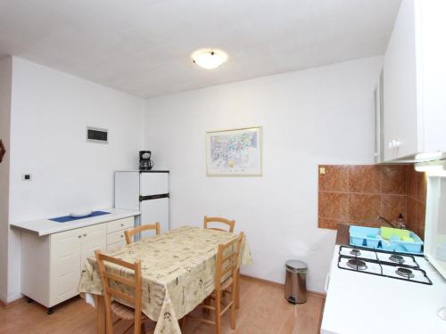 Apartment Nette Ferienwohnung in Rovinj mit Offenem Kamin by Interhome