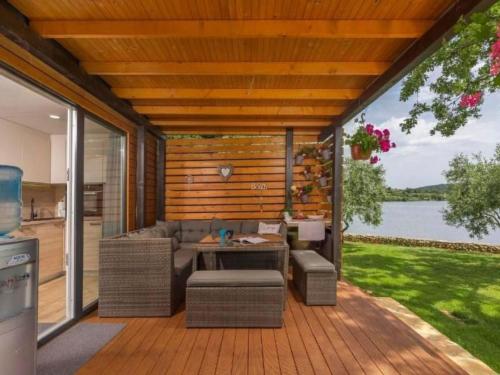 Holiday Home Beach House IVE- romantische Flucht- Jacuzzi- Pool- Meer by Interhome
