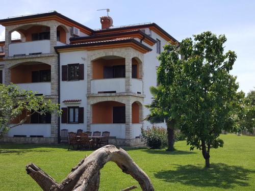 Apartment Villa Linet 8- by Interhome