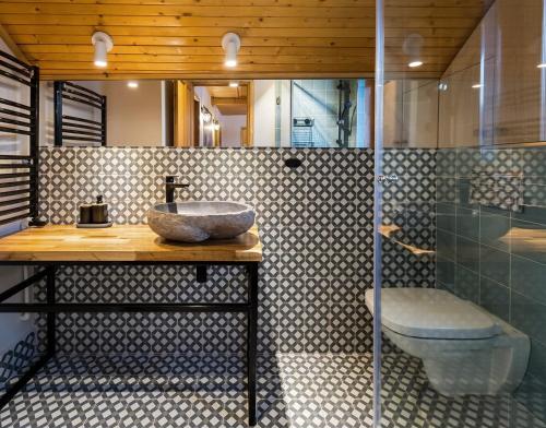 a bathroom with a sink and a shower and a toilet at Heritage Villa Predelut - Fireplace & Baby Crib in Predeluţ