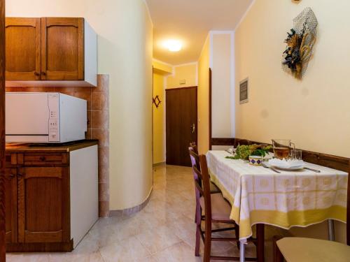 Apartment Appartement in Fažana mit Möbliertem Balkon by Interhome