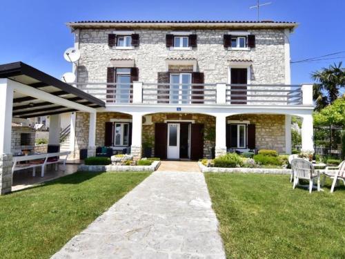 Apartment Tolle Wohnung in Umag mit Kleiner Terrasse by Interhome
