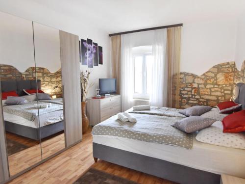 Apartment Tolle Wohnung in Umag mit Kleiner Terrasse by Interhome