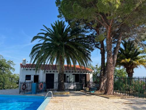 Piscina a Ma Milou o a prop