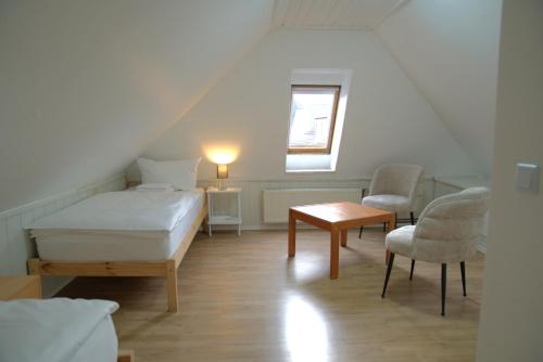 a bedroom with a bed and a table and chairs at Hotel Bentheimer Eck in Bad Bentheim