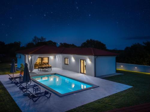 Holiday Home Moderne Villa bei Barban by Interhome